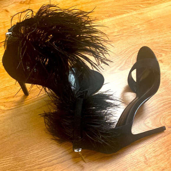 Gently worn open toe heels with feather around ankle. - Picture 4 of 4